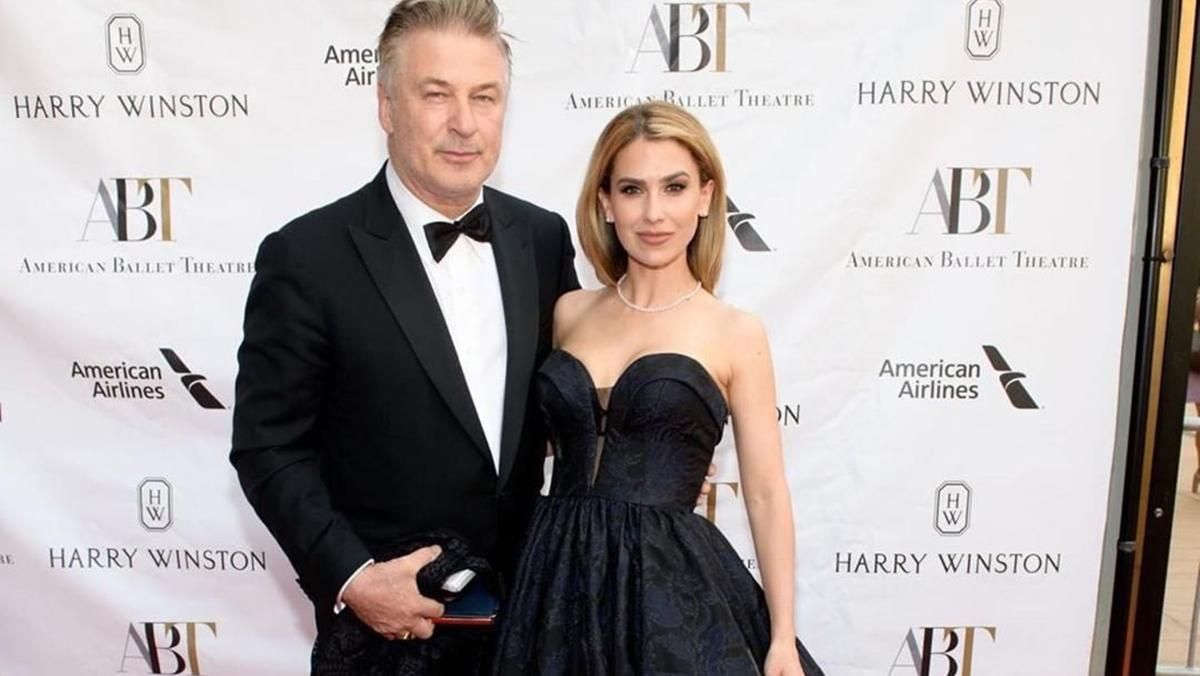 61-летний Алек Болдуин снял штаны на телешоу: курьезное видео 61-летний Алек Болдуин снял штаны на телешоу: курьезное видео