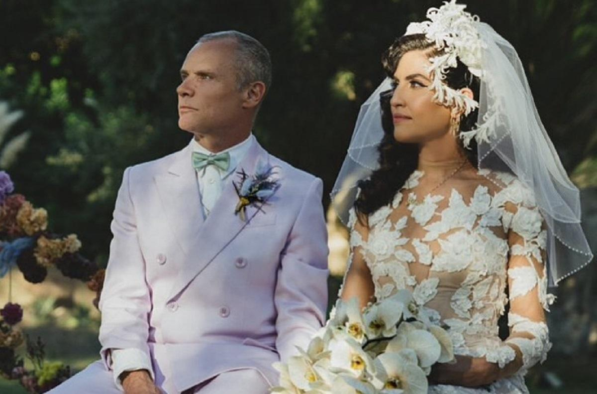 Музыкант Red Hot Chili Peppers сыграл свадьбу с женщиной, которая моложе него на 18 лет: фото