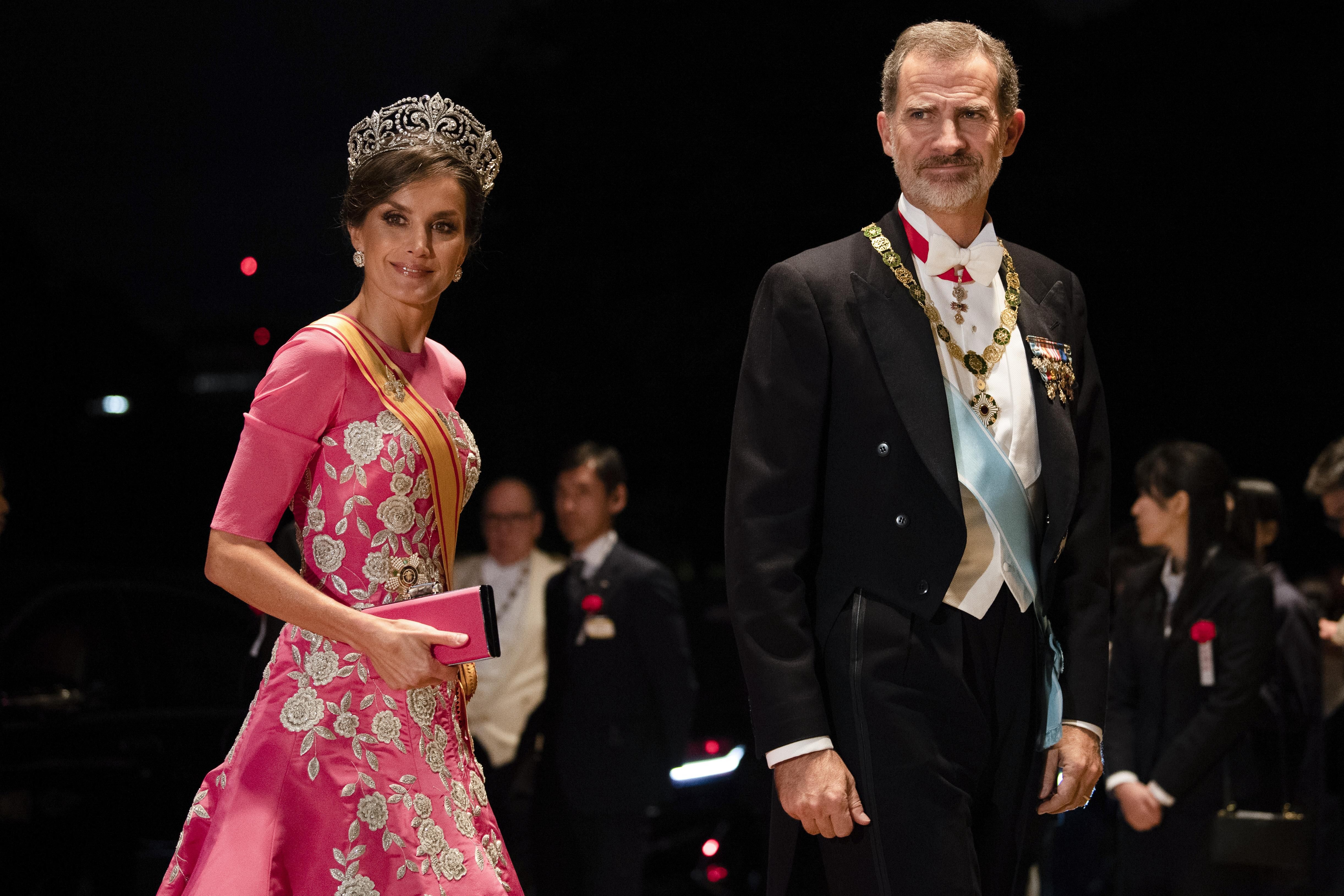 Як діснеївська принцеса: королева Іспанії Летиція одягнула пишне рожеве плаття в Японії – фото