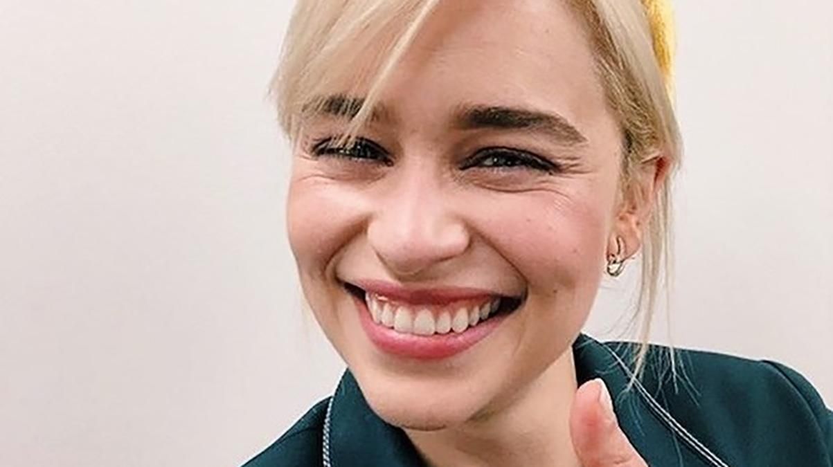 Емілія Кларк опублікувала святкове відео, від якого одразу піднімається настрій Емілія Кларк опублікувала святкове відео, від якого одразу піднімається настрій