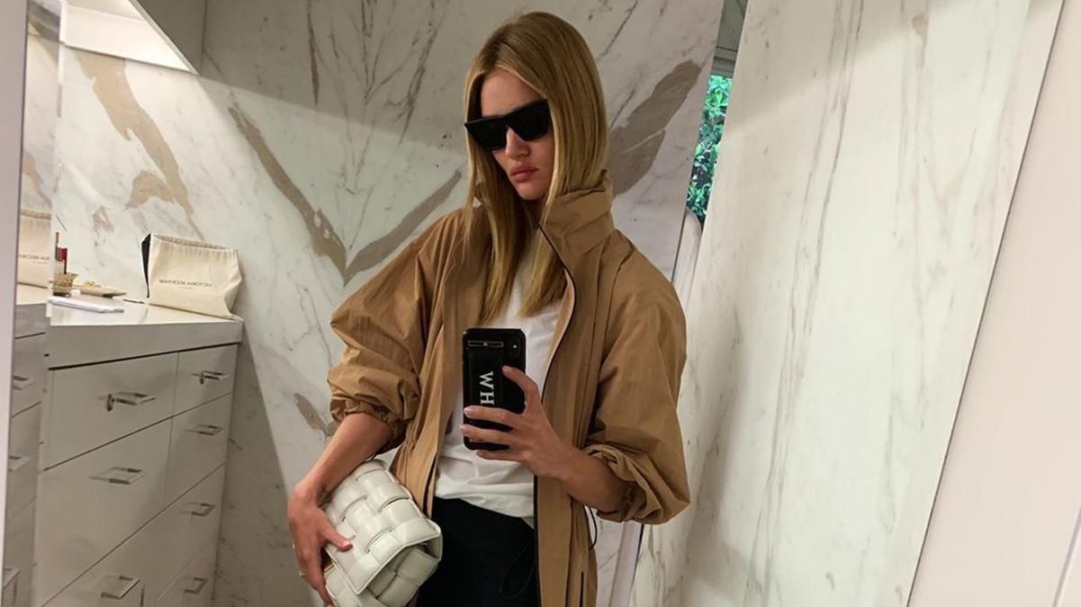 Популярная британская модель Роузи Хантингтон-Уайтли учит стилю своих подписчиков Популярная британская модель Роузи Хантингтон-Уайтли учит стилю своих подписчиков