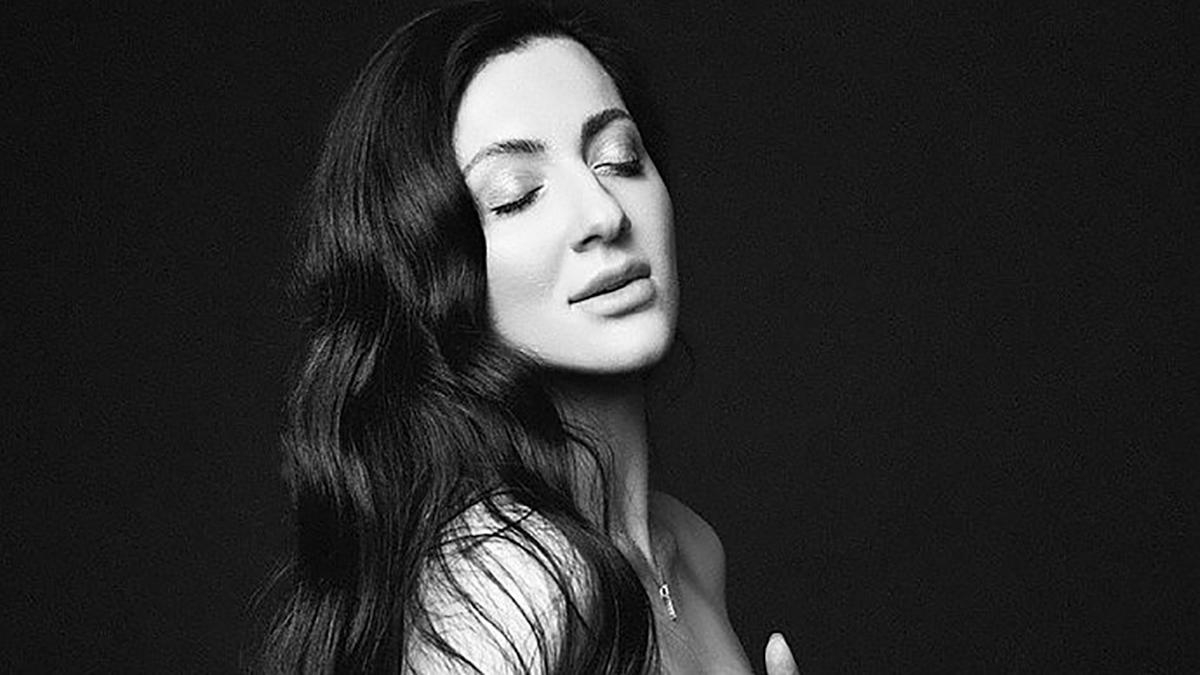 Лимоны на груди: звездная мамочка Снежана Бабкина опубликовала пикантное фото