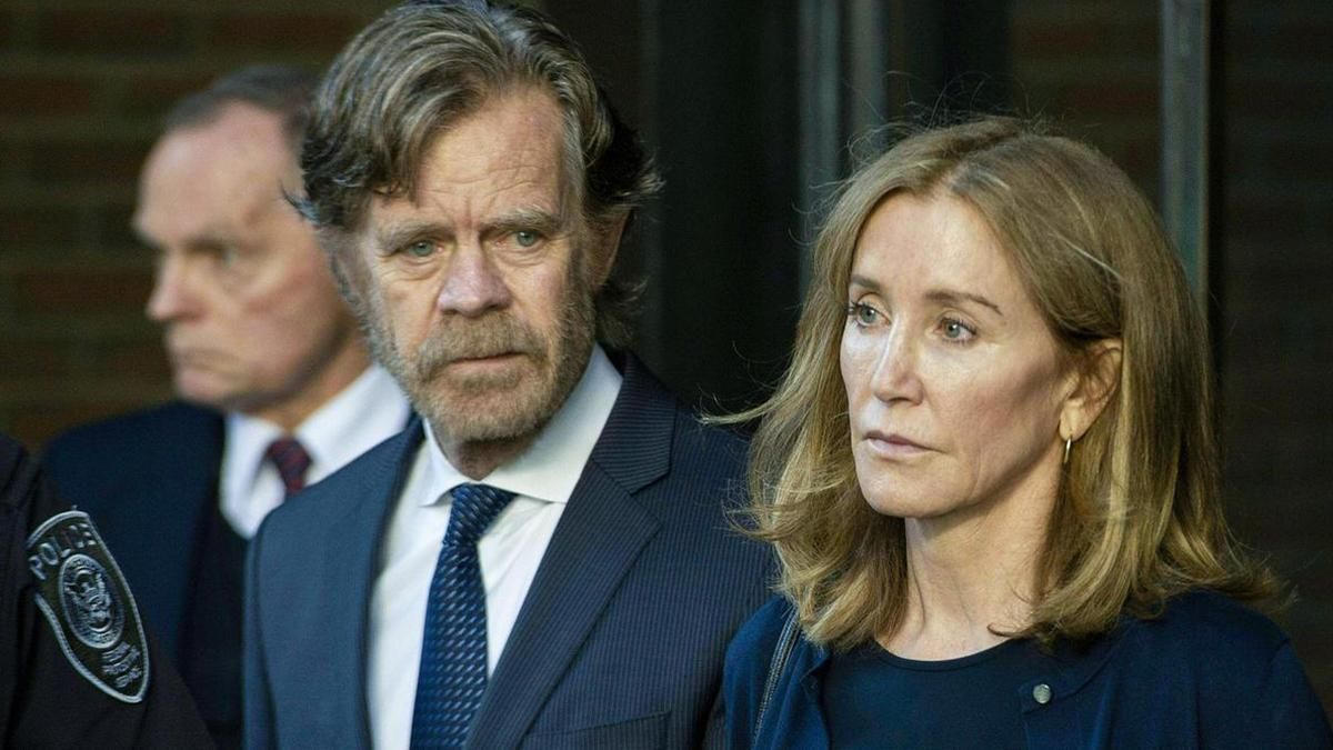 56-річна Фелісіті Гаффман покинула в'язницю передчасно: відома причина 56-річна Фелісіті Гаффман покинула в'язницю передчасно: відома причина