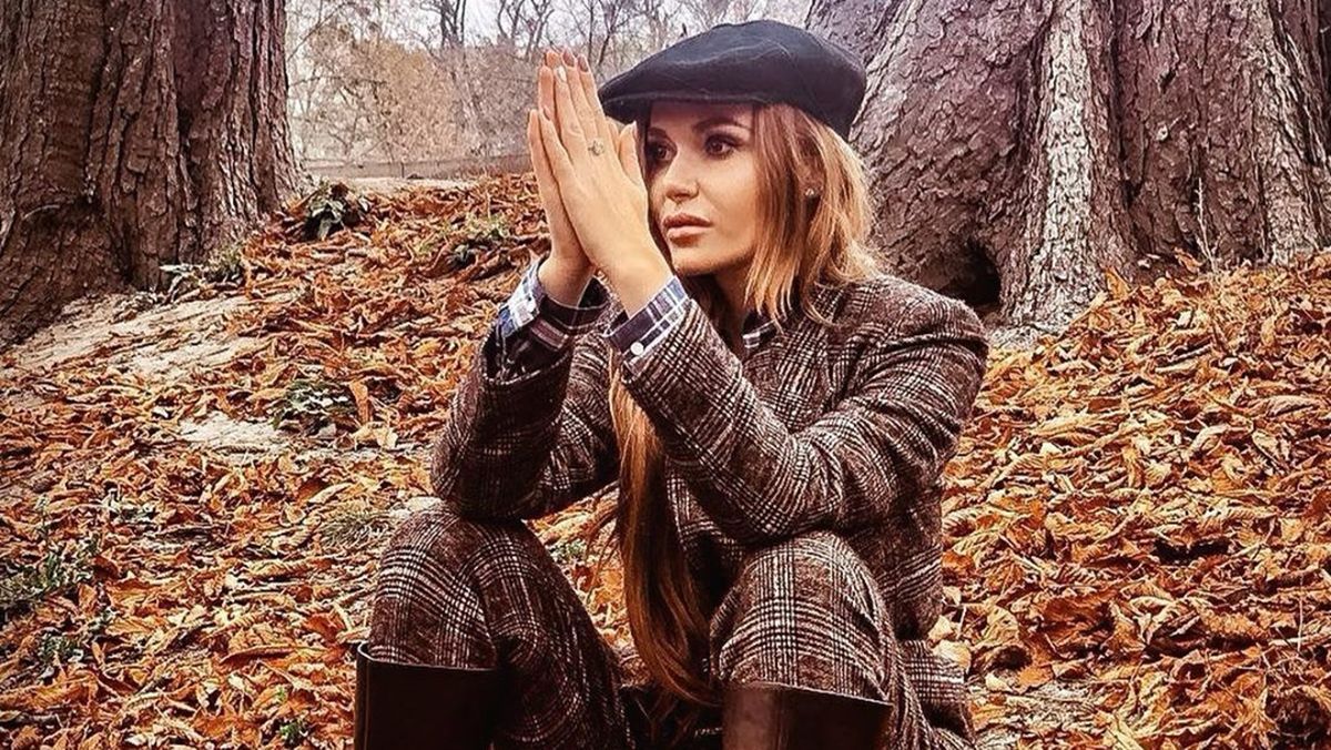 Слава Камінська знялась в осінній фотосесії та натякнула на самотність