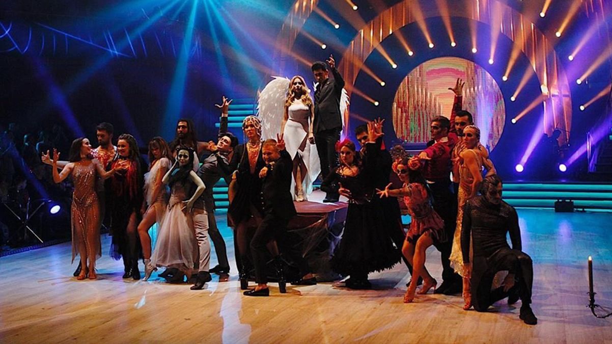 Как стильно выглядеть на Хэллоуин: пример участников шоу "Танцы со звездами 2019" Как стильно выглядеть на Хэллоуин: пример участников шоу "Танцы со звездами 2019"