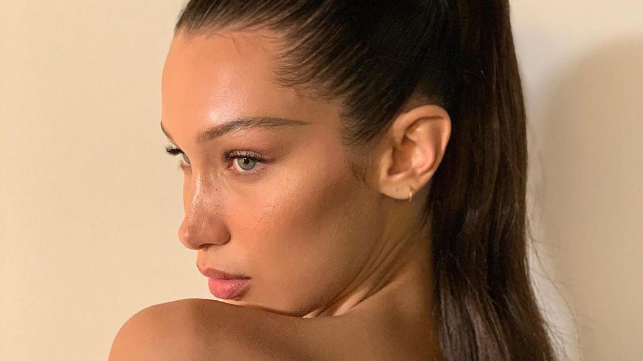 Белла Хадид соблазнительно оголила грудь на камеру: откровенное фото