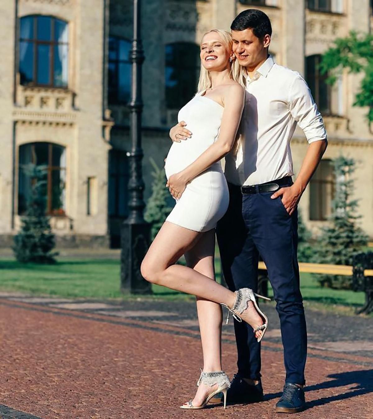 Юморист Роман Грищук стал папой: фото из роддома Юморист Роман Грищук стал папой: фото из роддома