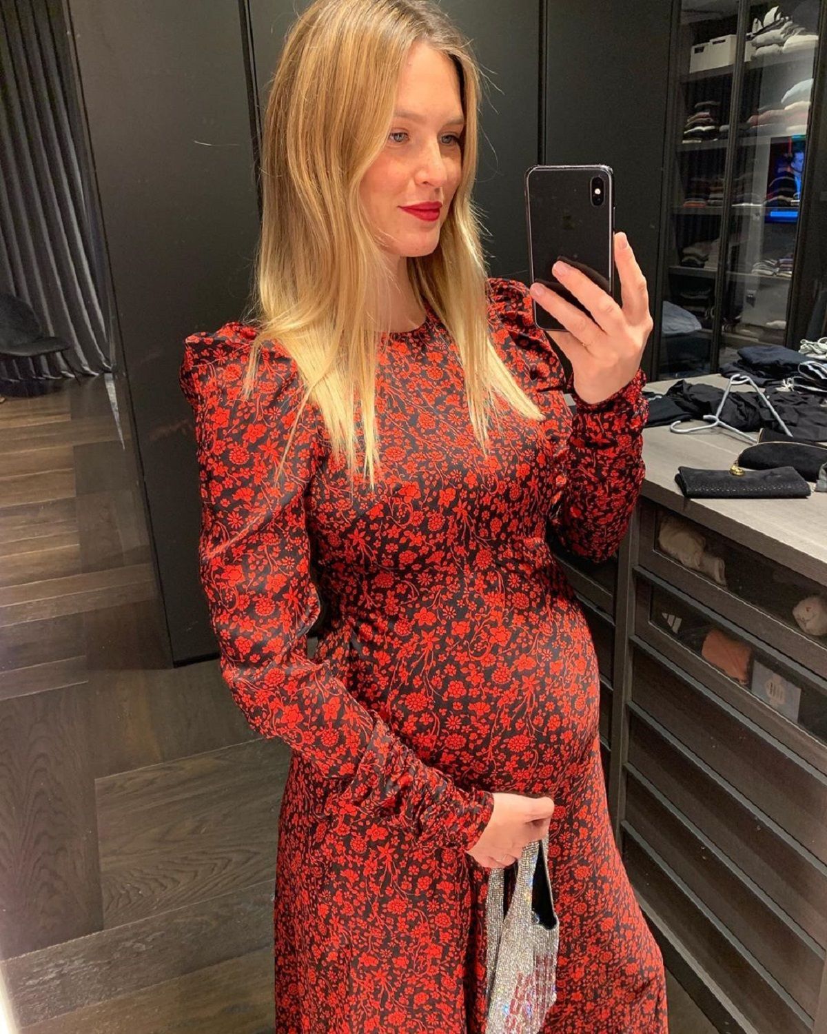 Как стильно одеться беременным: три нежных casual-образа от модели Бар Рафаэли Как стильно одеться беременным: три нежных casual-образа от модели Бар Рафаэли