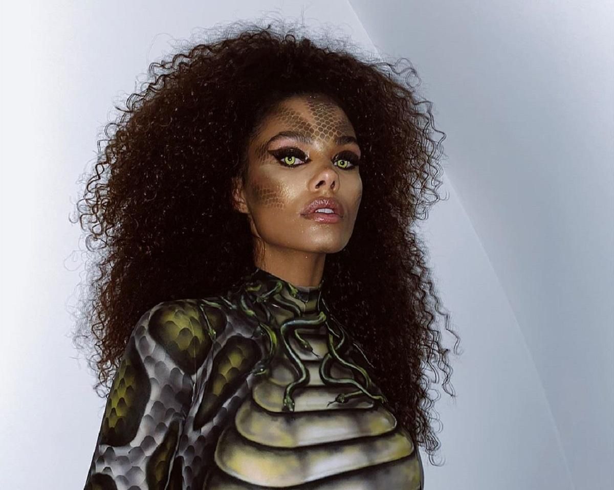 Женщина-змея: Тина Кунаки поразила сексапильным костюмом на Хэллоуин – фото Женщина-змея: Тина Кунаки поразила сексапильным костюмом на Хэллоуин – фото