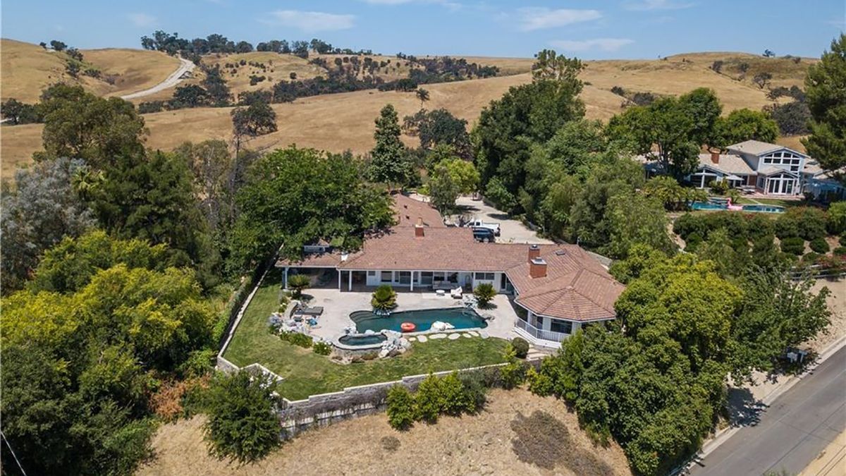 Ким Кардашян и Канье Уэст приобрели ранчо в Калифорнии: фото Ким Кардашян и Канье Уэст приобрели ранчо в Калифорнии: фото