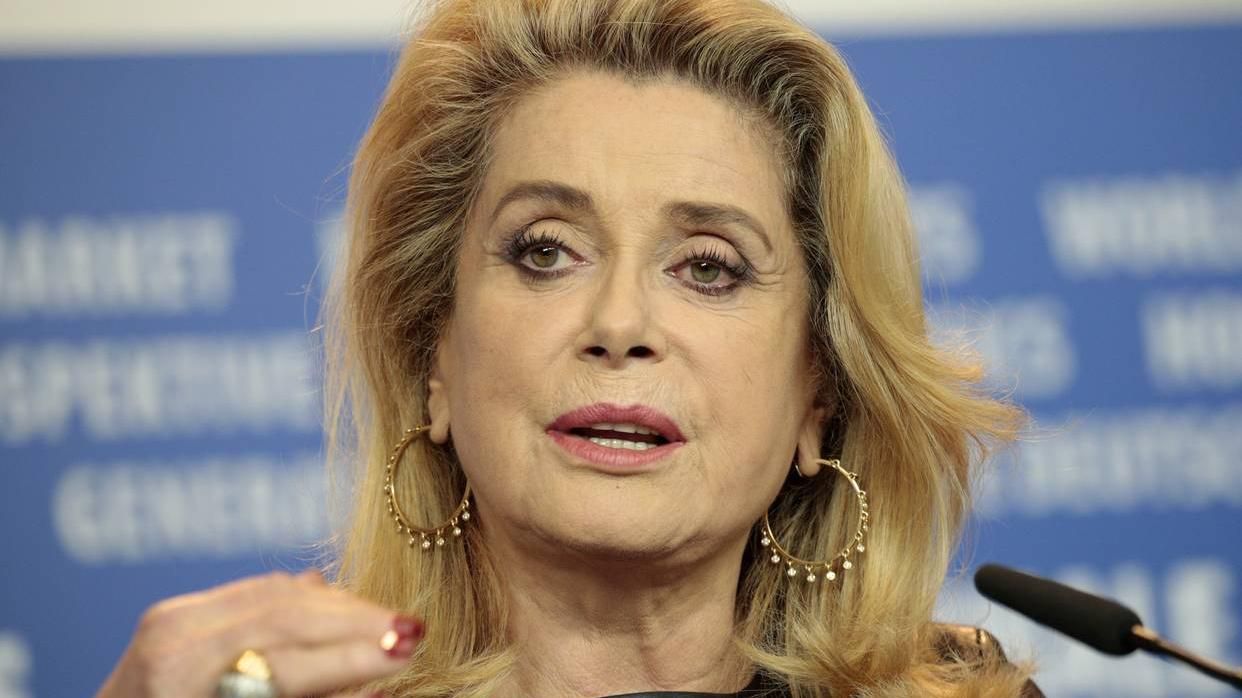 Катрин Денев перенесла инсульт - что известно о госпатилзацию Катрин Денев Катрин Денев перенесла инсульт - что известно о госпатилзацию Катрин Денев