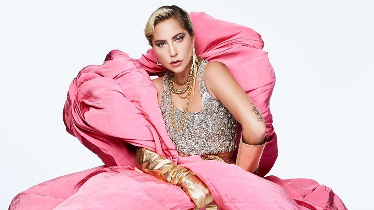 Леді Гага вкотре розвіяла чутки про роман з Бредлі Купером Леді Гага вкотре розвіяла чутки про роман з Бредлі Купером