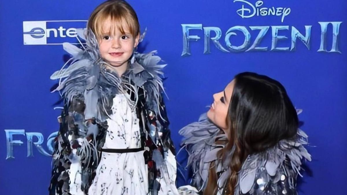 Селена Гомес впервые пришла на кинособытие с младшей сестрой: волшебные фото Селена Гомес впервые пришла на кинособытие с младшей сестрой: волшебные фото