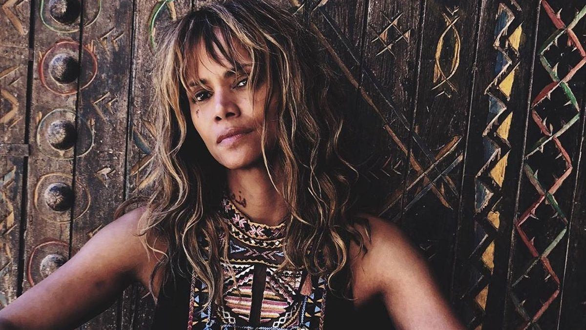 Актриса Хэлли Берри ошеломила безупречным прессом после тренировки фото