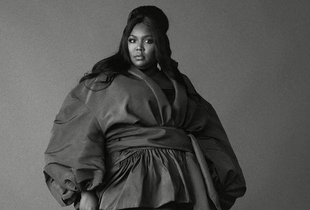 Пышнотелая певица Lizzo снялась для обложки британского Vogue: фото Пышнотелая певица Lizzo снялась для обложки британского Vogue: фото