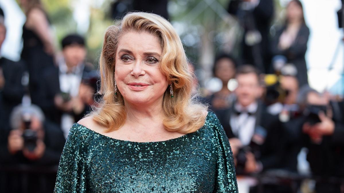 76-летняя Катрин Денев перенесла инсульт: появились детали о состоянии ее здоровья