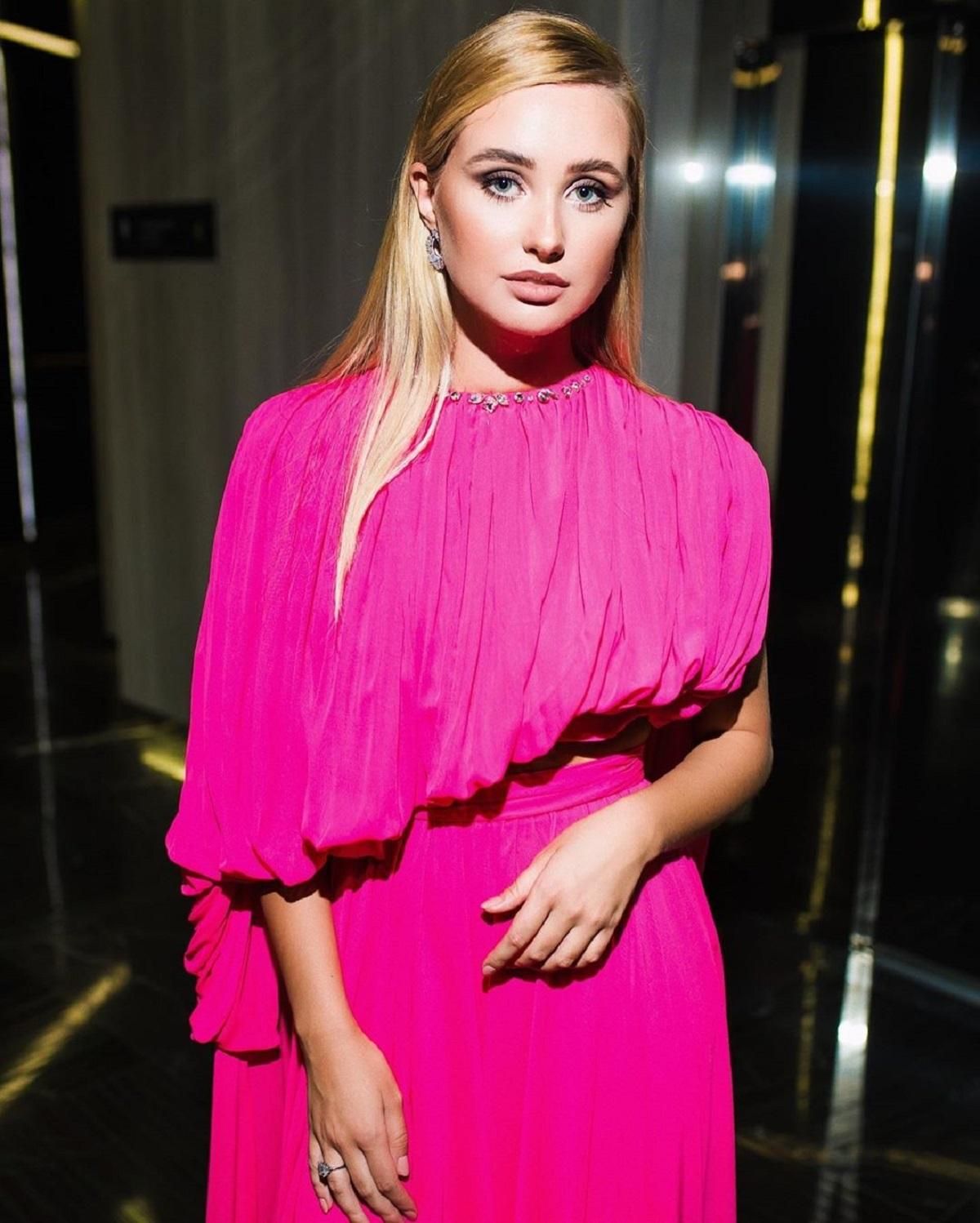 Дружина Тищенка прокоментувала ставлення до 22-річної помічниці-моделі нардепа Дружина Тищенка прокоментувала ставлення до 22-річної помічниці-моделі нардепа