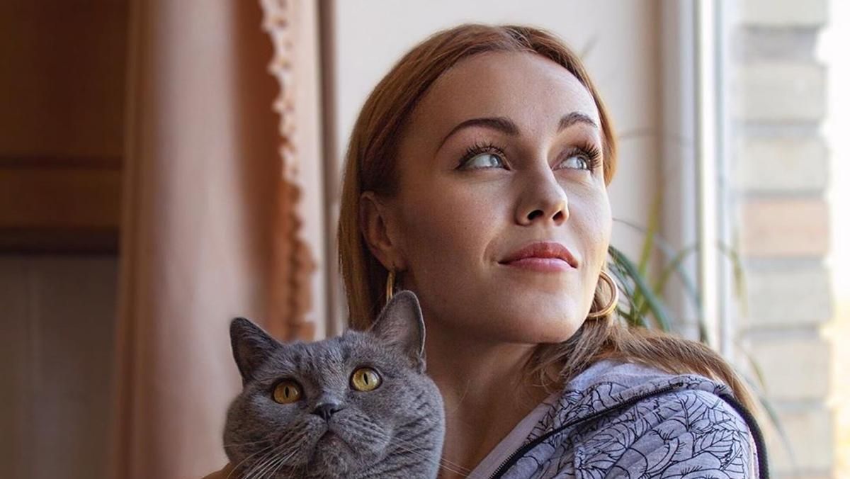 Певица Alyosha сменила имидж: как теперь выглядит популярная украинка Певица Alyosha сменила имидж: как теперь выглядит популярная украинка