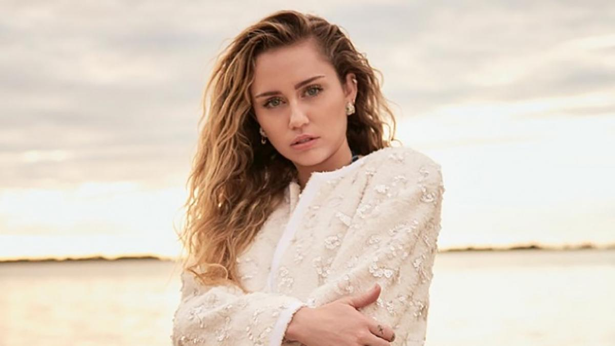 Майли Сайрус запретили петь: подробности