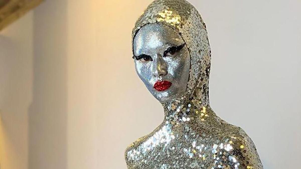 Модный дом Valentino поразил инопланетным платьем: потрясающие фото