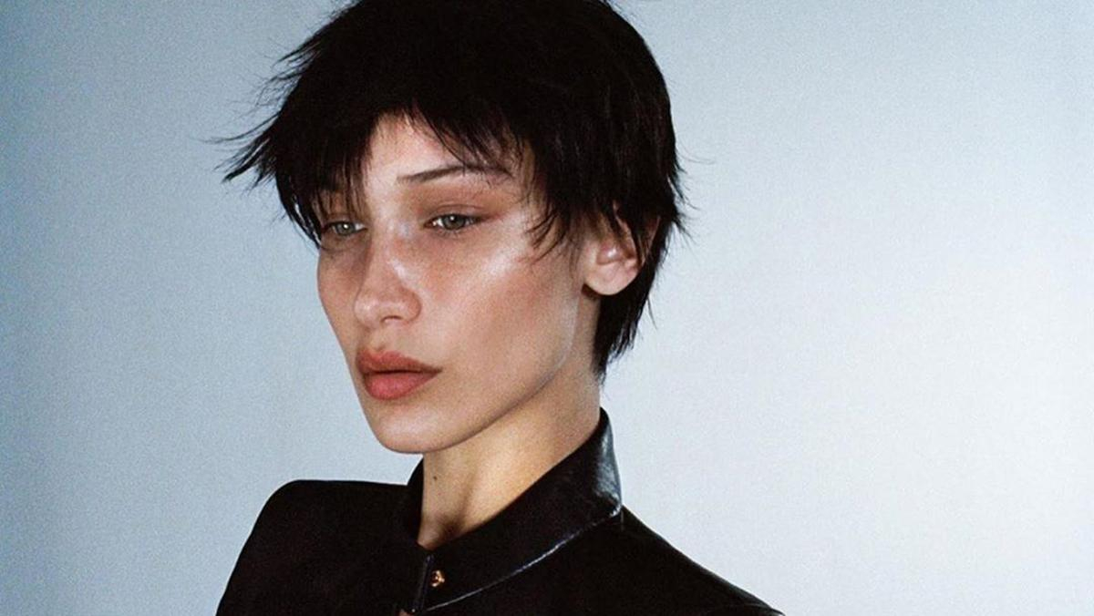 С короткой стрижкой и косухой на голое тело: Белла Хадид показала эротическое закадровое фото