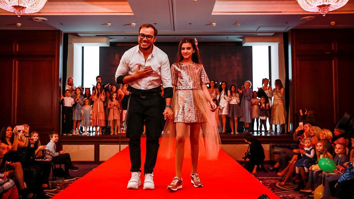 Гайтана і доньки Полякової взяли участь у показі нової колекції Андре Тана: ефектні фото Гайтана і доньки Полякової взяли участь у показі нової колекції Андре Тана: ефектні фото