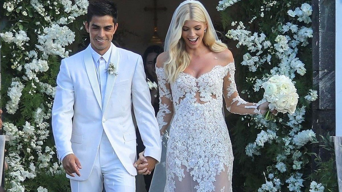 "Ангел" Victoria's Secret Девон Виндзор вышла замуж в полупрозрачном платье: фото