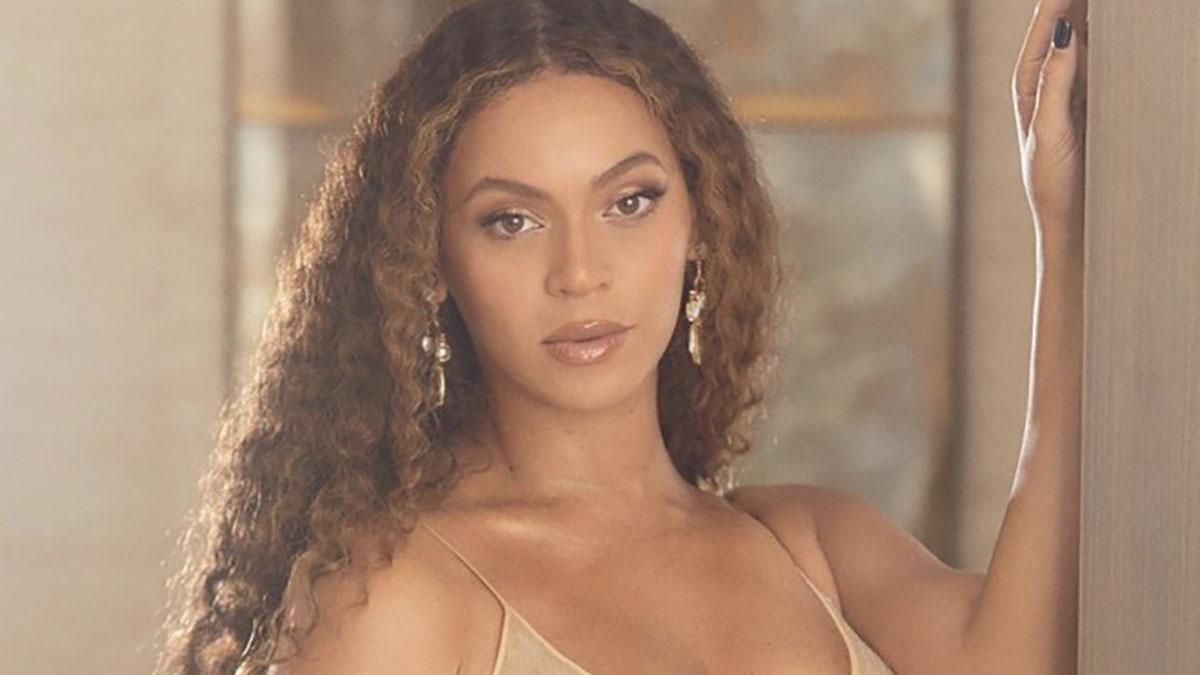 Бейонсе похвасталась пышными формами в сексуальном платье: фото Бейонсе похвасталась пышными формами в сексуальном платье: фото