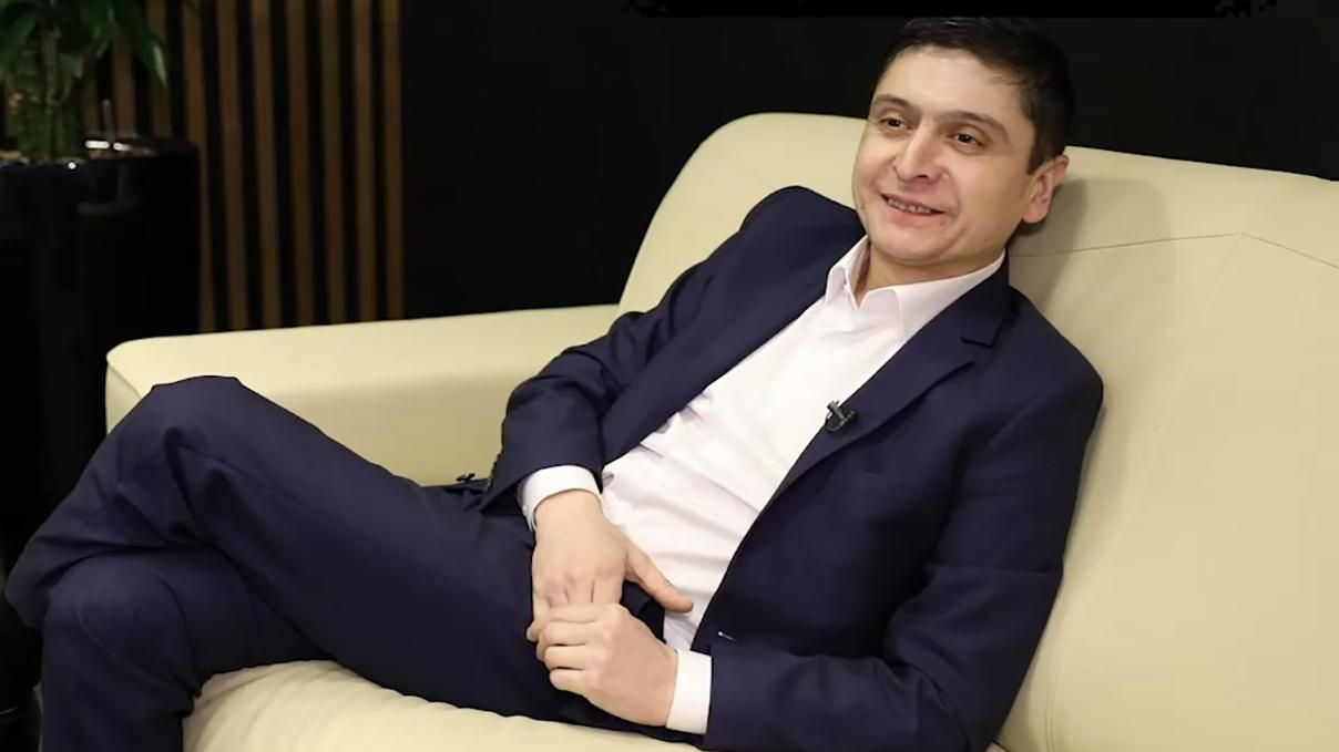 Двійник Зеленського зіграє роль президента в російському фільмі про Україну: подробиці Двійник Зеленського зіграє роль президента в російському фільмі про Україну: подробиці