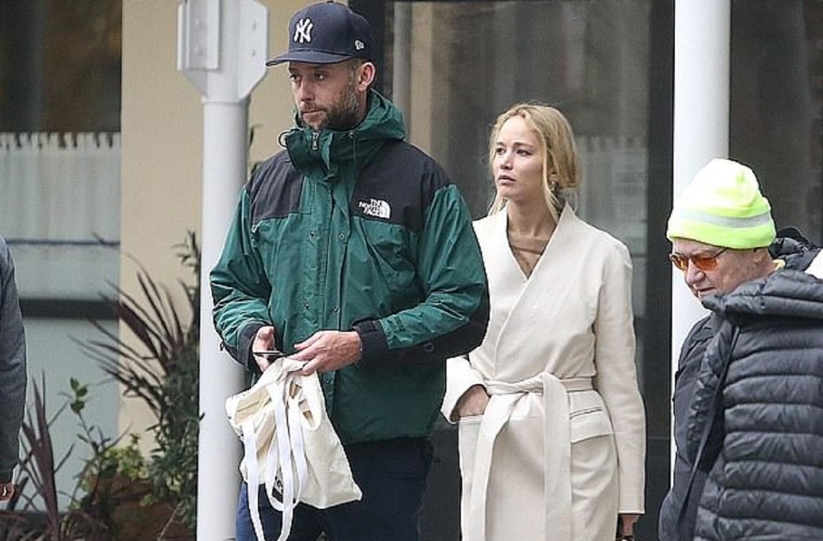 Дженніфер Лоуренс і Кук Мароні вперше з'явилися на публіці після весілля: фото Дженніфер Лоуренс і Кук Мароні вперше з'явилися на публіці після весілля: фото