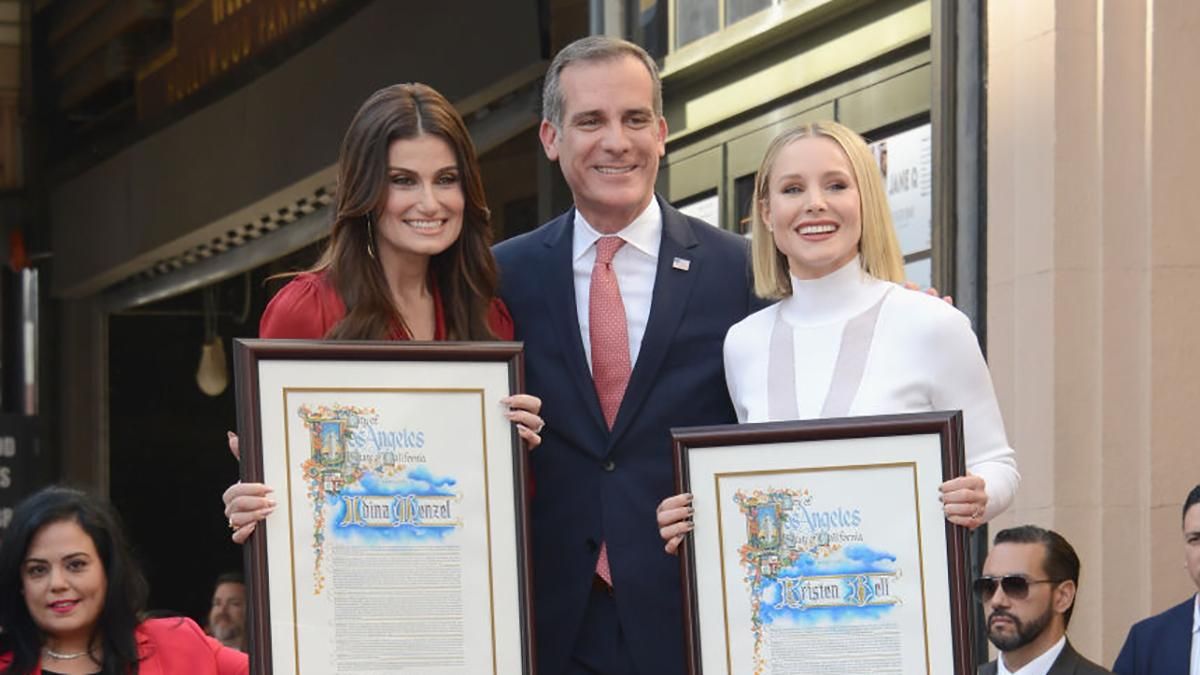 Акторки "Крижаного серця" отримали зірки на Голлівудській алеї слави: фото з церемонії
Акторки "Крижаного серця" отримали зірки на Голлівудській алеї слави: фото з церемонії