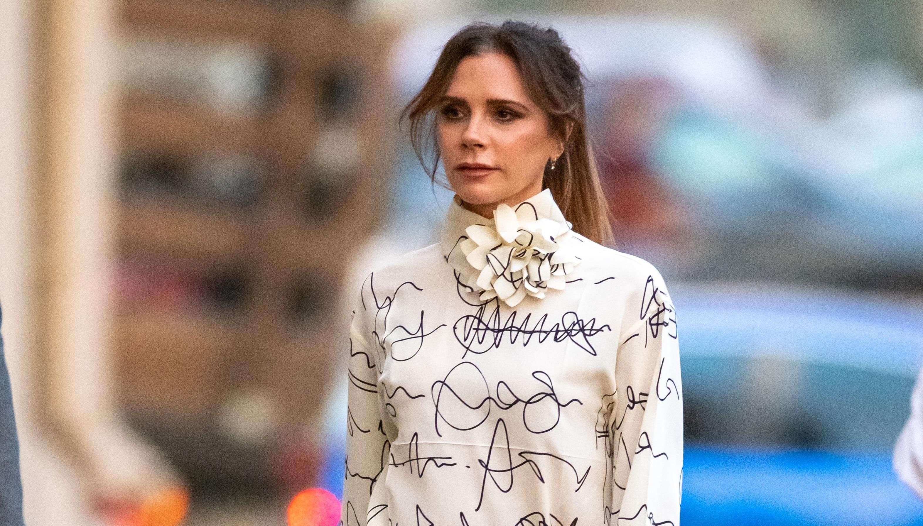 Вікторія Бекхем станцювала з сином під пісню Spice Girls: запальне відео Вікторія Бекхем станцювала з сином під пісню Spice Girls: запальне відео