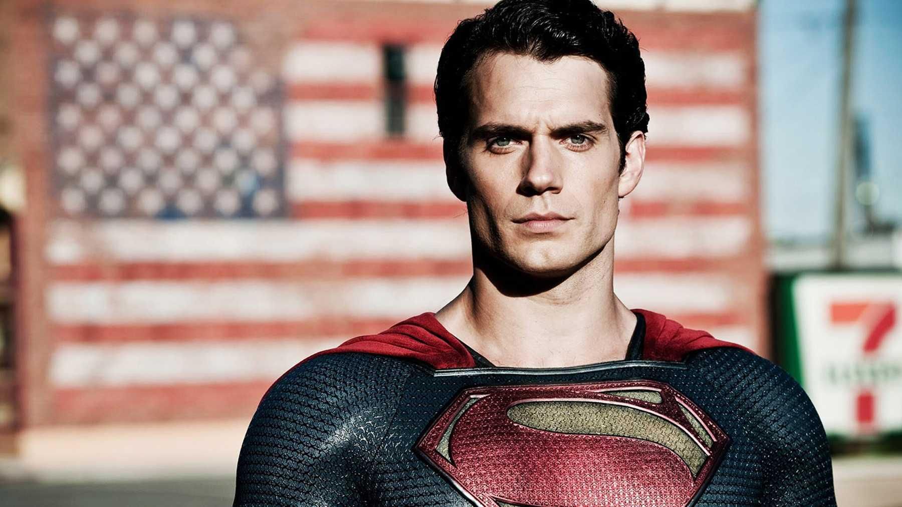 Зірка "Відьмака" Генрі Кавілл заявив, що не має наміру покидати роль Супермена