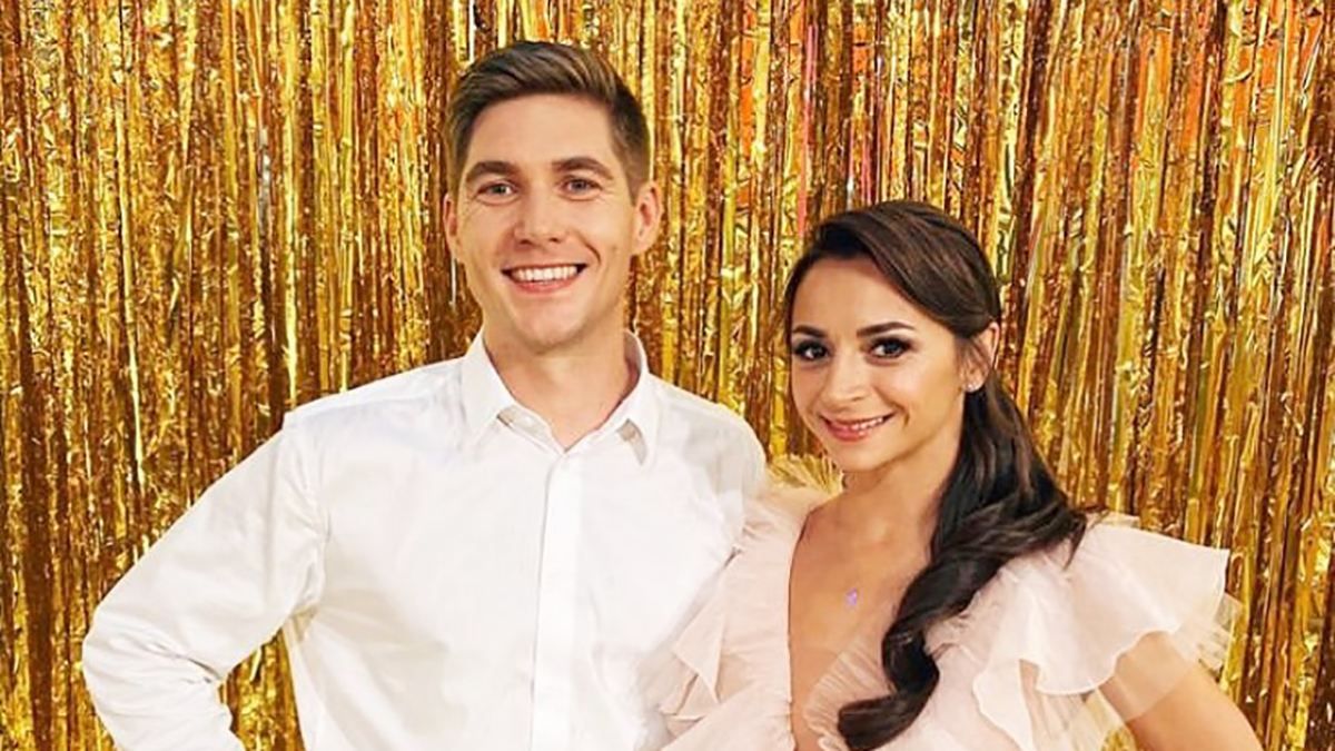 Партнерша Владимира Остапчука раскритиковала его за фиаско на "Танцах со звездами" Партнерша Владимира Остапчука раскритиковала его за фиаско на "Танцах со звездами"