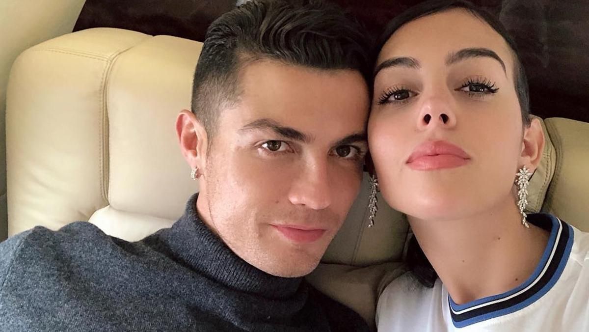 Друзі Кріштіану Роналду спростували чутки про таємне весілля, – ЗМІ Друзі Кріштіану Роналду спростували чутки про таємне весілля, – ЗМІ