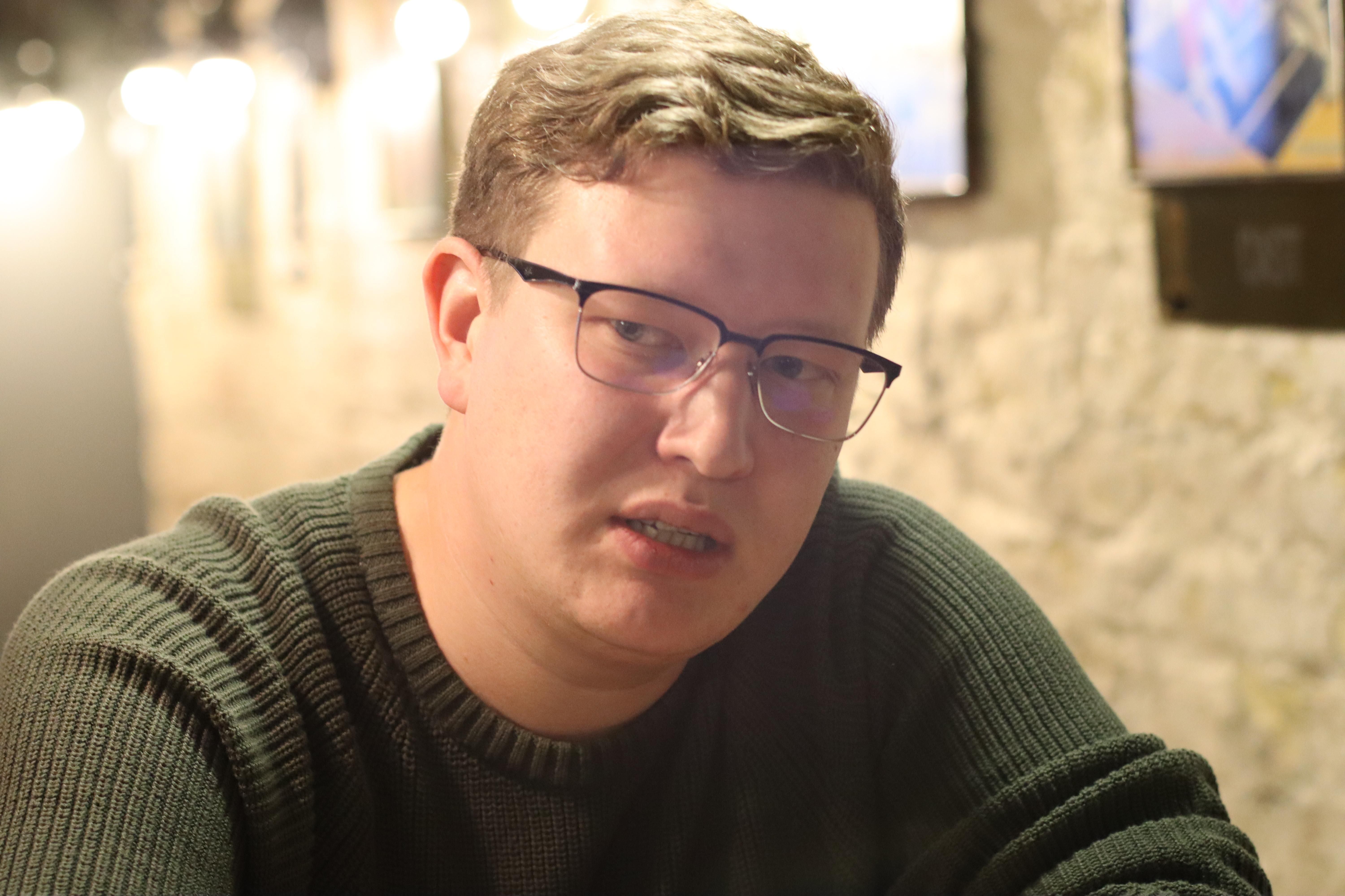 Режисер фільму "Додому" Наріман Алієв емоційно висловився про депортованих на Донбас рідних Режисер фільму "Додому" Наріман Алієв емоційно висловився про депортованих на Донбас рідних