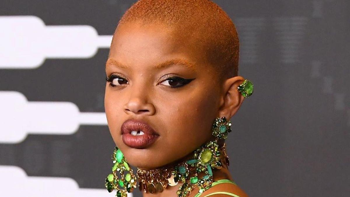 23-летняя модель Слик Вудс заявила, что проходит курс химиотерапии