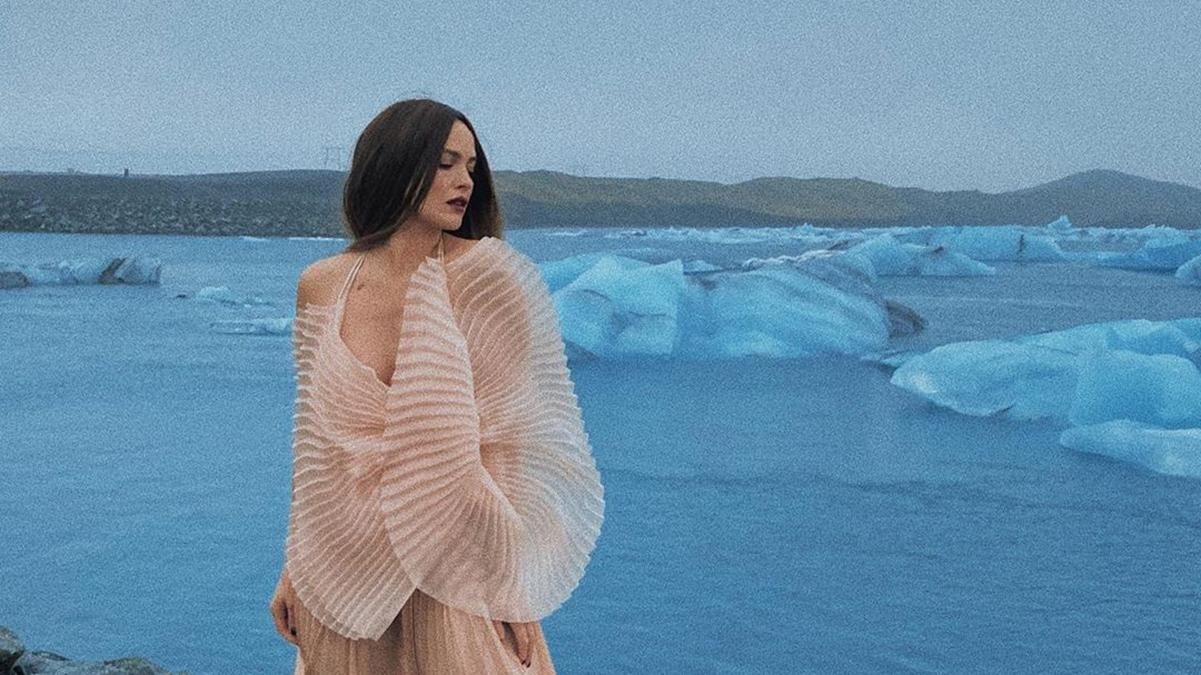 Ледяная принцесса: Даша Астафафьева очаровала фотосессией среди ледников Ледяная принцесса: Даша Астафафьева очаровала фотосессией среди ледников