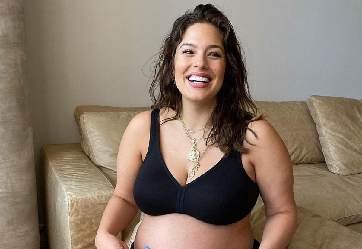 На останніх тижнях вагітності: Ешлі Грем знялася у новій фотосесії