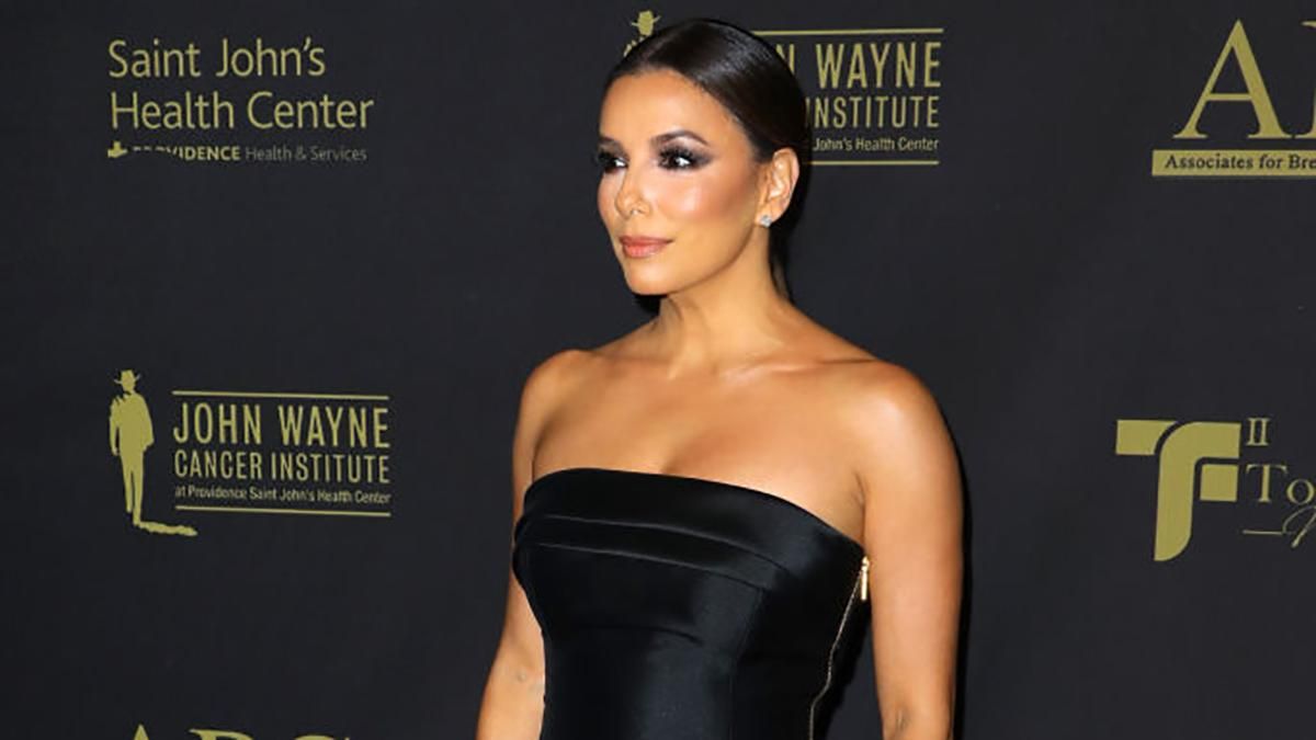 Ева Лонгория надела платье мини на торжественное событие: фото Ева Лонгория надела платье мини на торжественное событие: фото