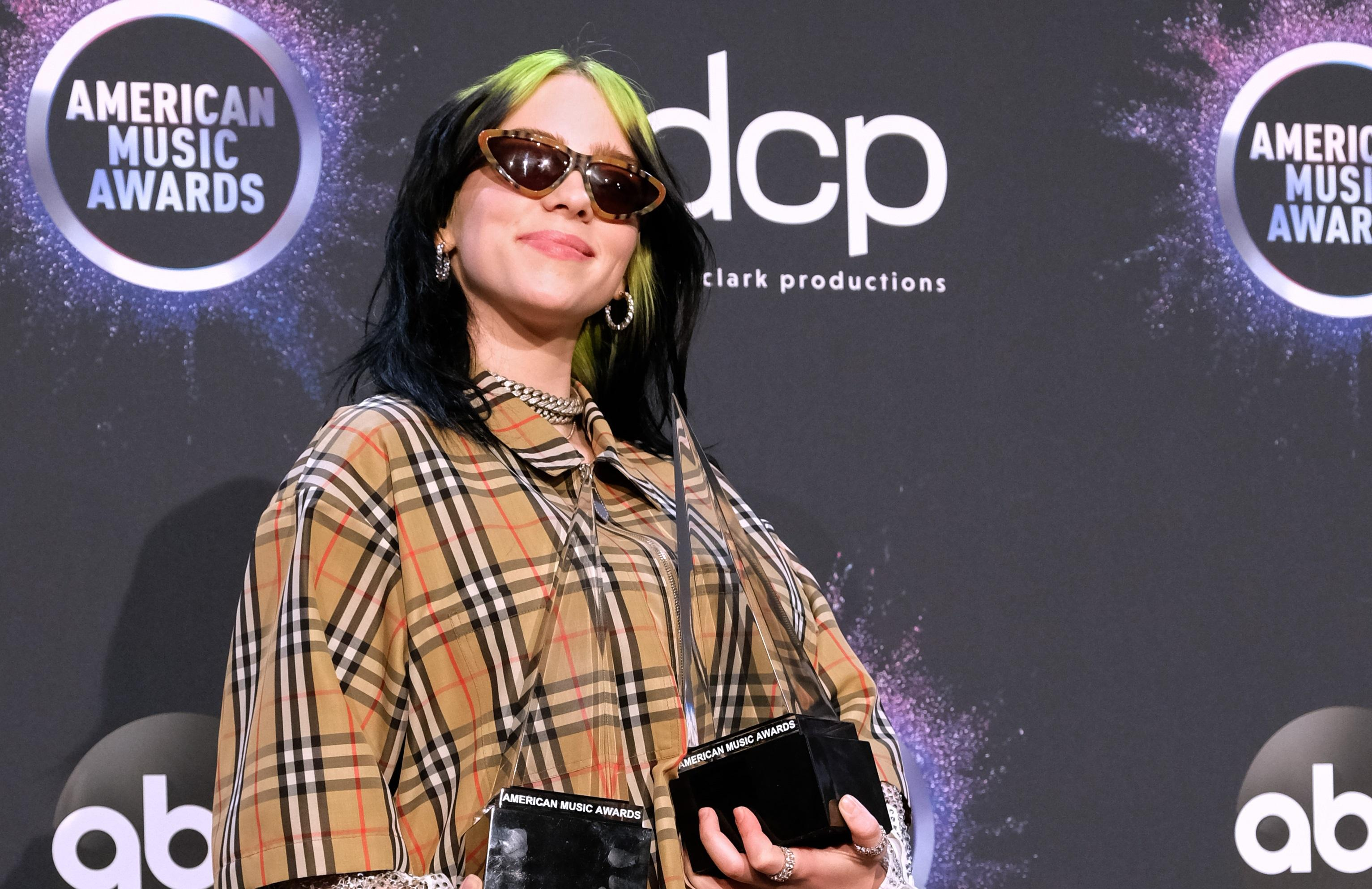 American Music Awards в Лос-Анджелесе: самые эффектные выходы звезд на красную дорожку – фото