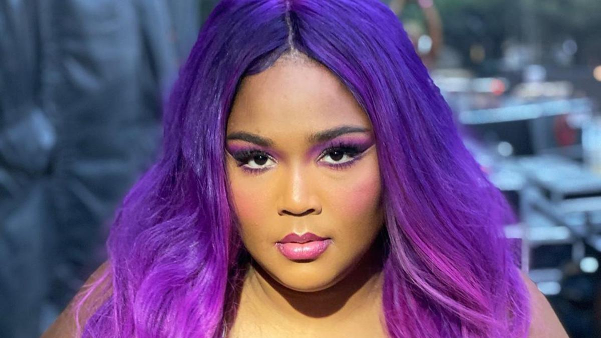 Аксессуар для роскошной женщины: Lizzo удивила на красной дорожке