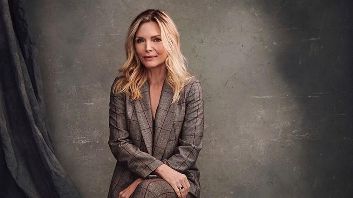 61-летняя Мишель Пфайффер поразила молодостью: фото звезды без макияжа 61-летняя Мишель Пфайффер поразила молодостью: фото звезды без макияжа