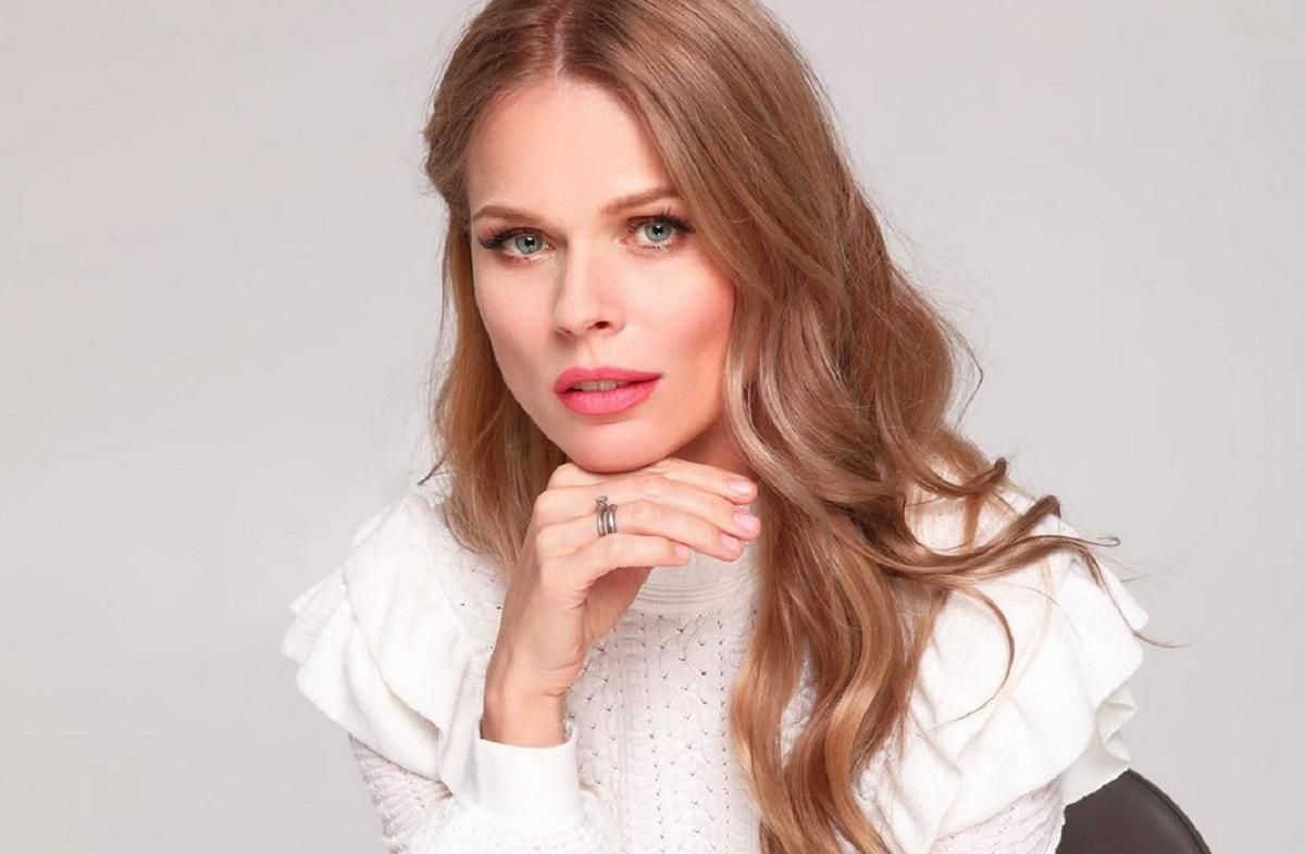 В червоному пальті: Оля Фреймут продемонструвала яскравий образ на осінь 2019 В червоному пальті: Оля Фреймут продемонструвала яскравий образ на осінь 2019