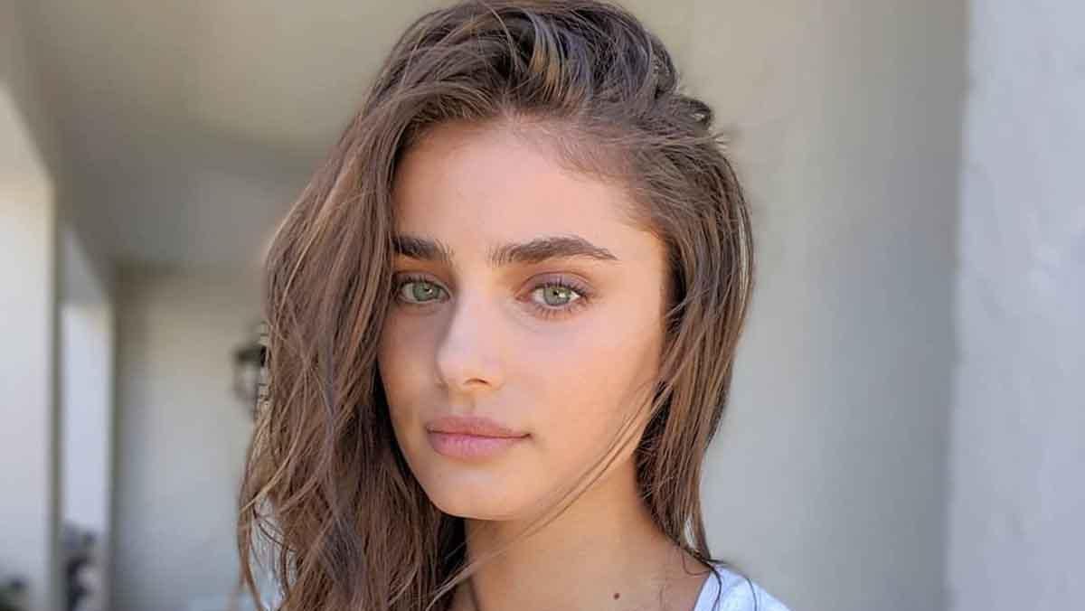 "Ангел" Victoria's Secret Тейлор Хилл показала платье, как у Кати Осадчей "Ангел" Victoria's Secret Тейлор Хилл показала платье, как у Кати Осадчей