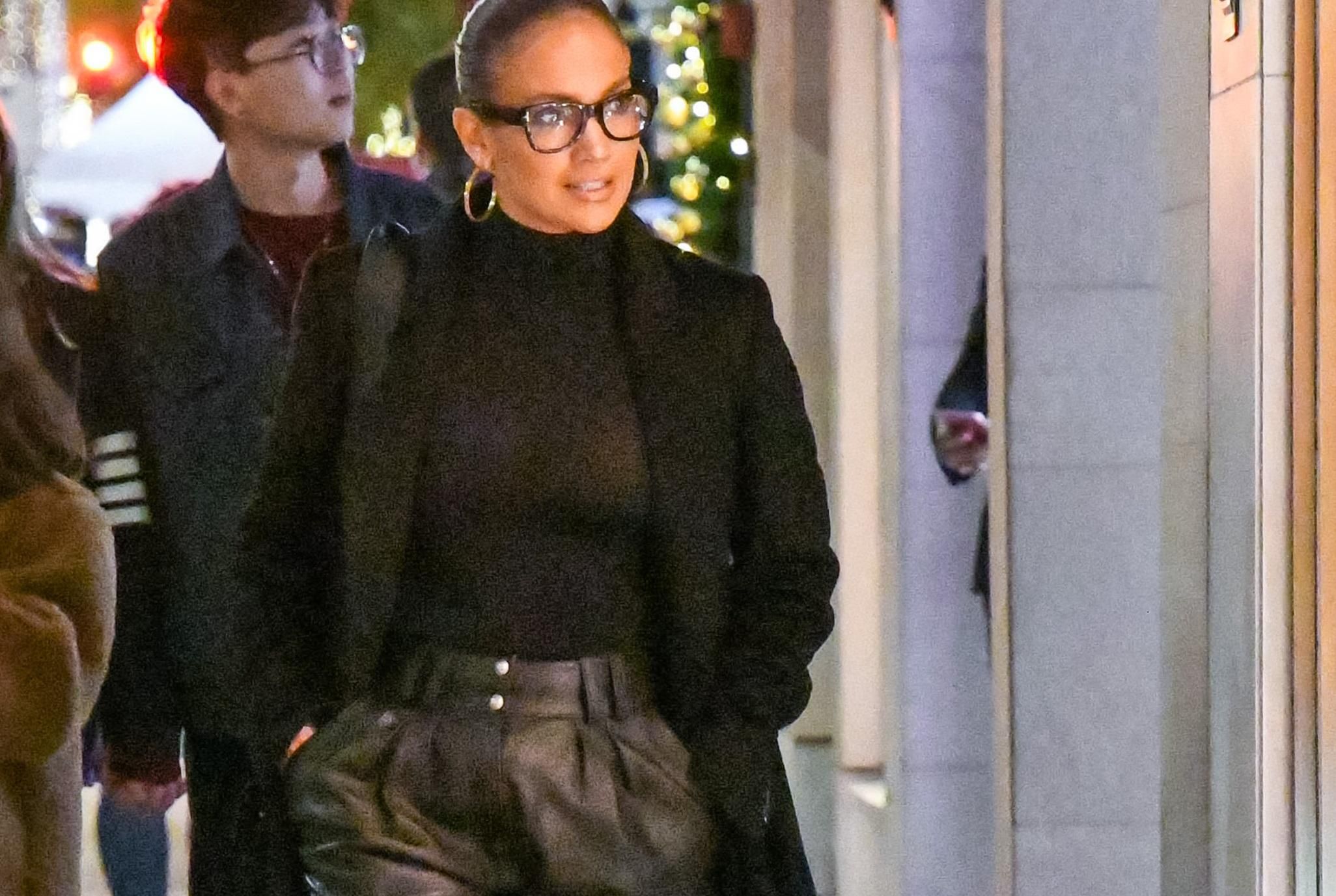 Як носити шкіряні штани взимку: стильний приклад Дженніфер Лопес Як носити шкіряні штани взимку: стильний приклад Дженніфер Лопес