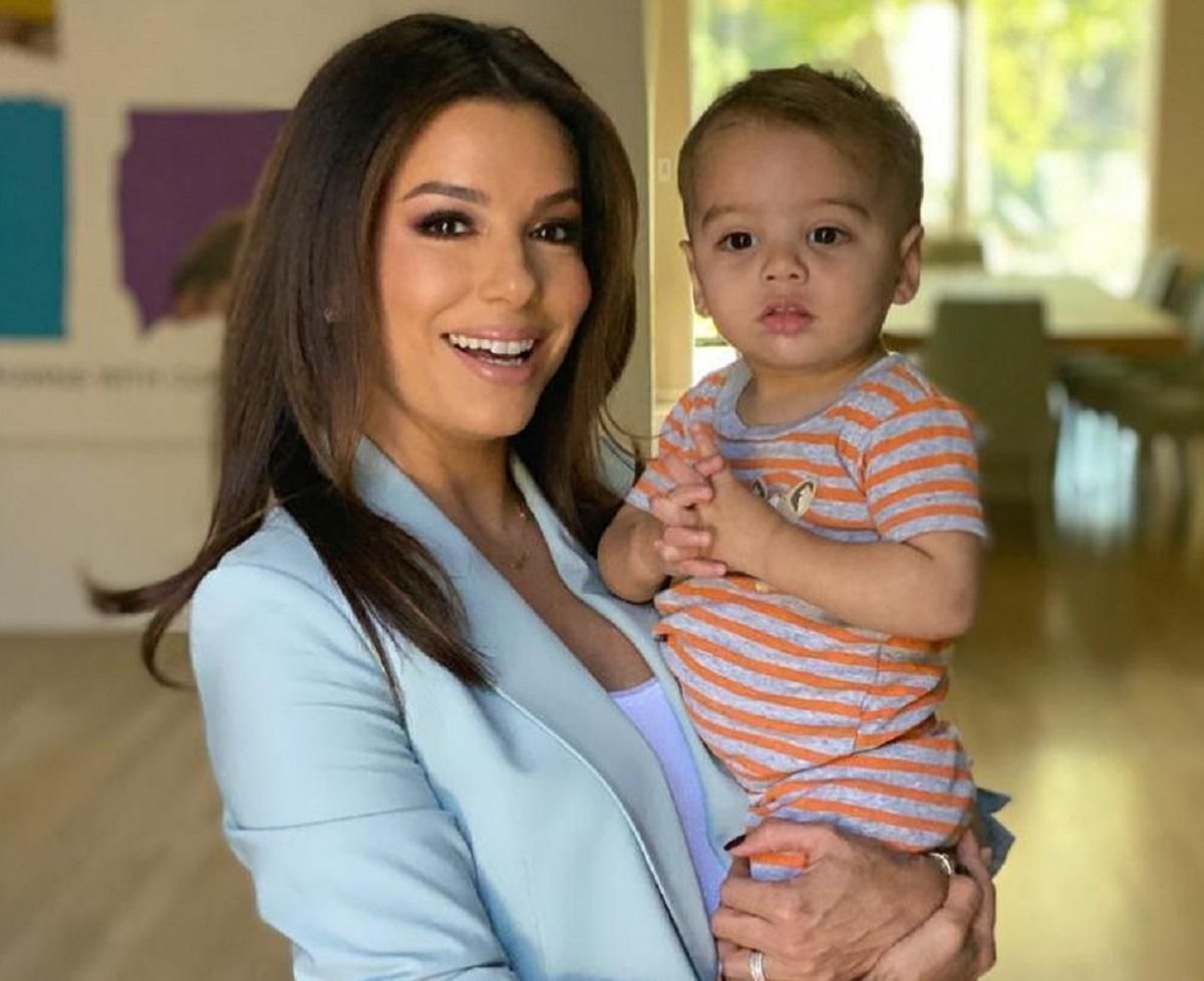 Єва Лонгорія замилувала фанів знімками з 1-річним сином Сантьяго Єва Лонгорія замилувала фанів знімками з 1-річним сином Сантьяго