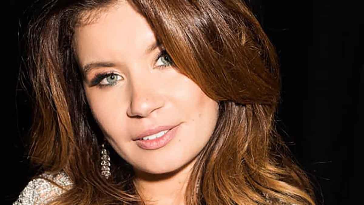 Дружина Монатіка вбрала мереживний комбінезон з глибоким декольте: фото Дружина Монатіка вбрала мереживний комбінезон з глибоким декольте: фото