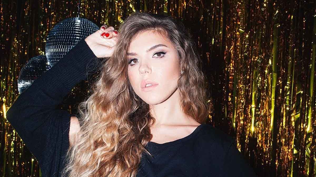 Ассоль опровергла слухи о беременности: эффектное фото Ассоль опровергла слухи о беременности: эффектное фото