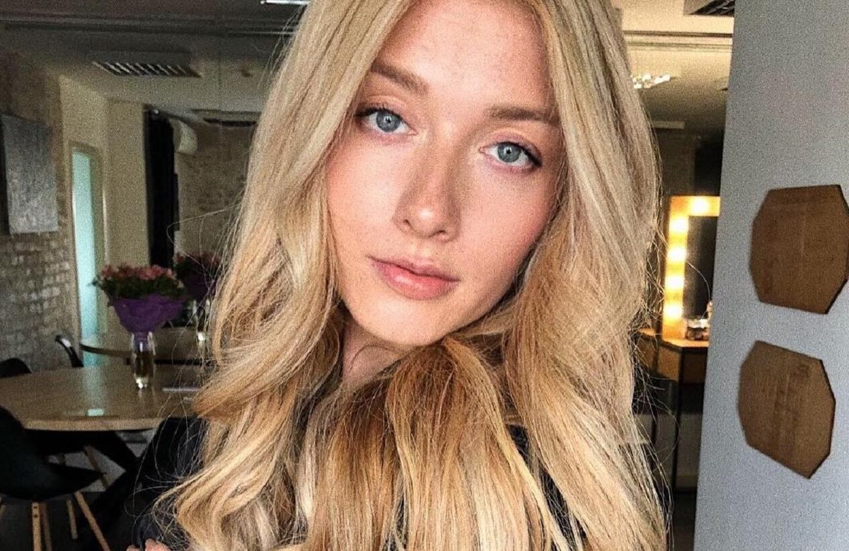 "Фестивальчик якийсь": редакторка Cosmopolitan зганьбилася постом про похорон Героя України "Фестивальчик якийсь": редакторка Cosmopolitan зганьбилася постом про похорон Героя України